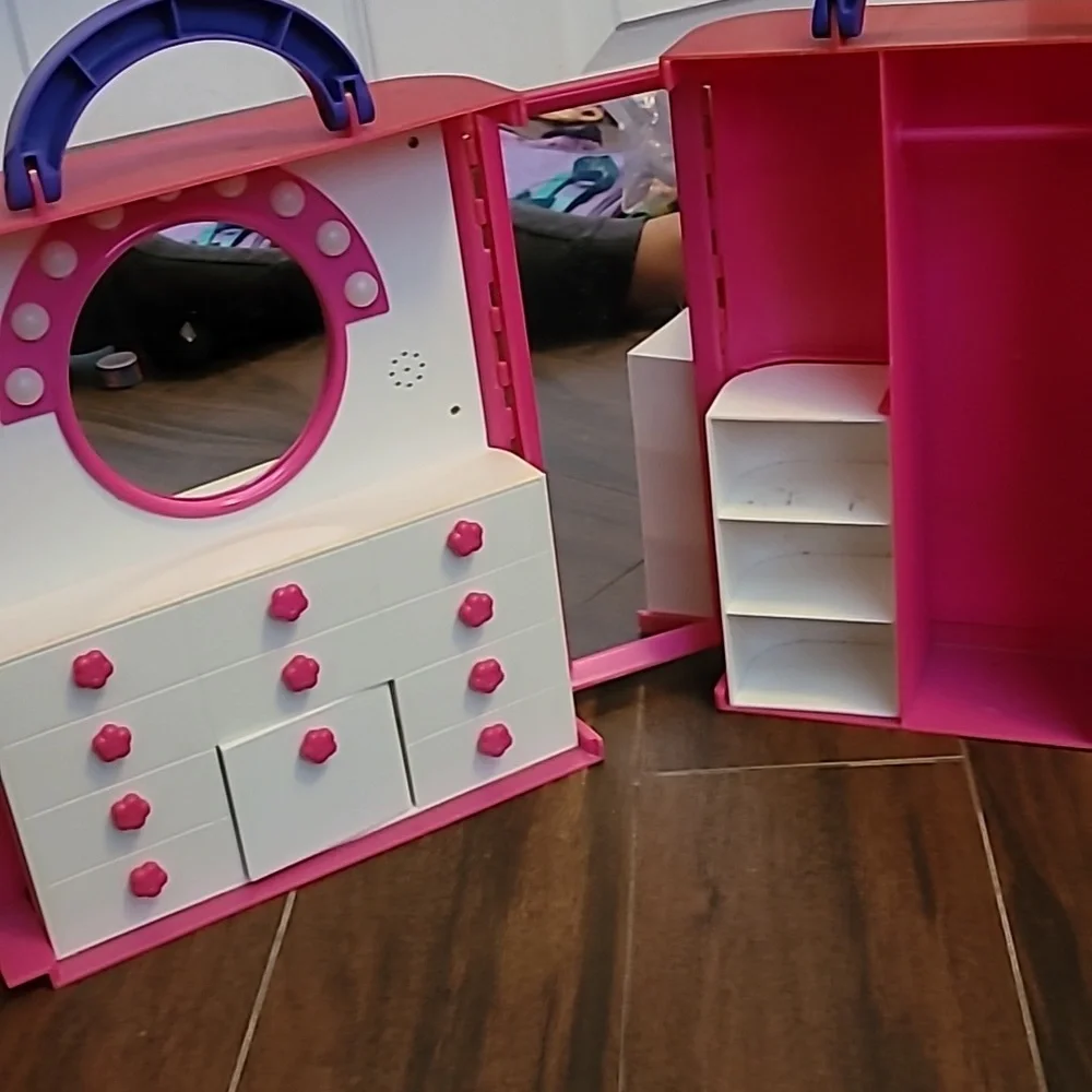 Barbie Vintage Vanity Closet - Picture 7 of 13